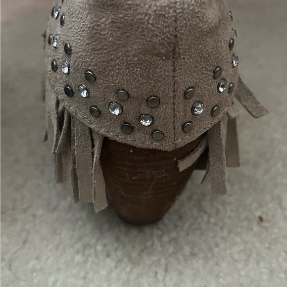 NWOB - Not Rated Fringe Suede Ankle Boots. - Picture 3 of 6